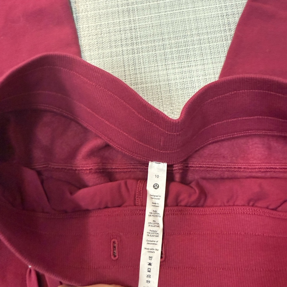 Lululemon Scuba High-Rise Joggers - Picture 2 of 5